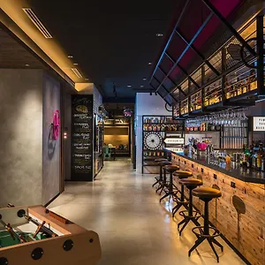 Hotel Moxy Honmachi By Marriott Osaka
